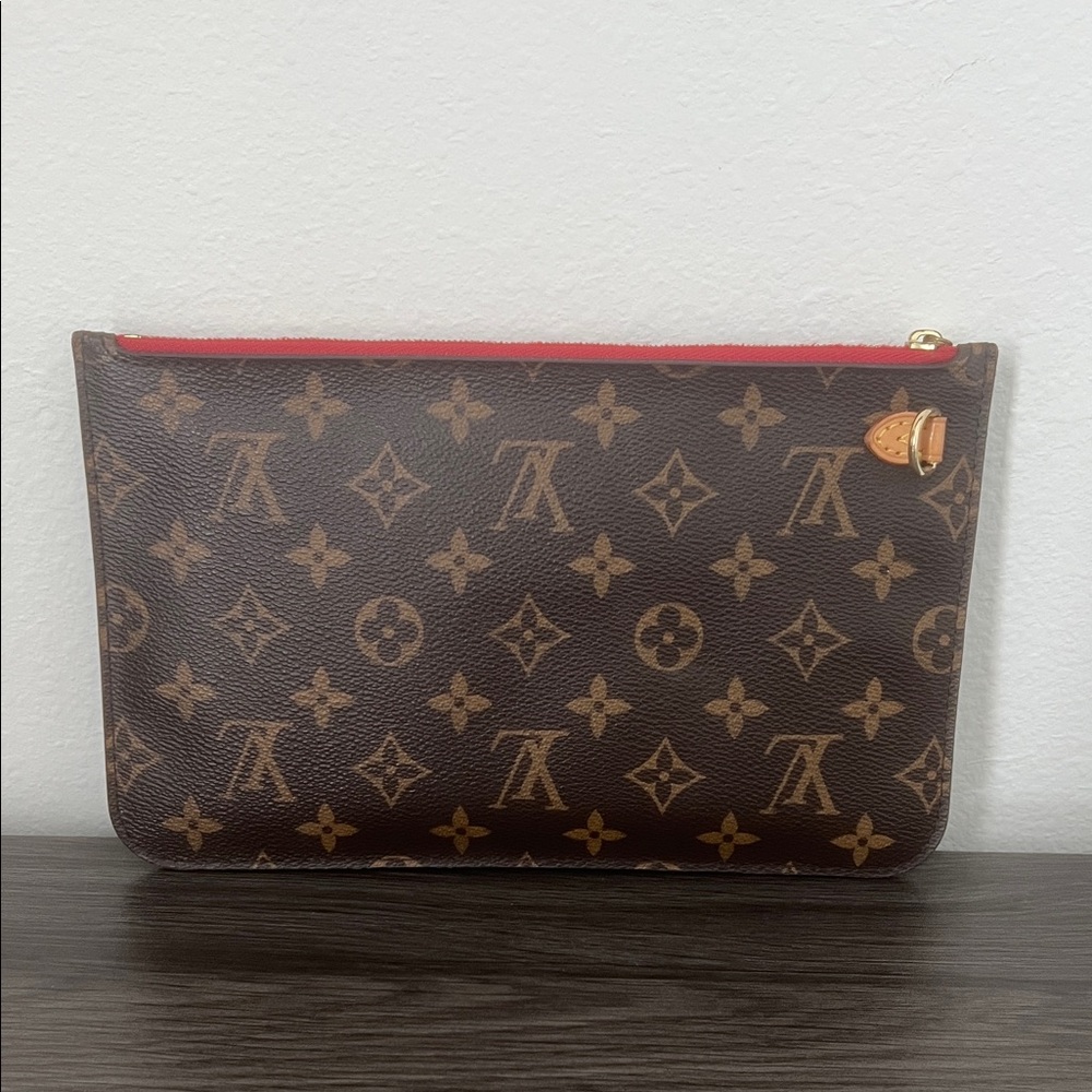 Louis Vuitton Brown and Tan Monogram Clutch - Picture 3 of 16